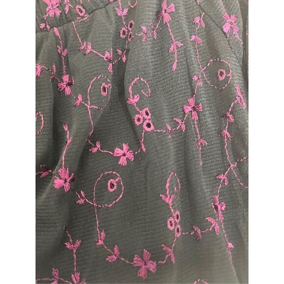 INC Black And Fuchsia Eyelet Top   Sz M  NWT - Picture 3 of 5